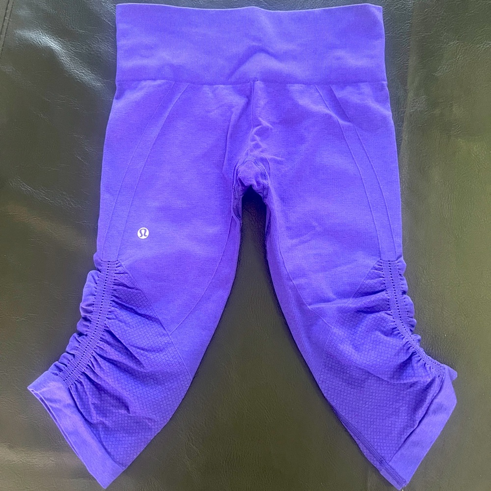 EUC Lululemon Athletica Seamless Purple Capri Ruched Legging